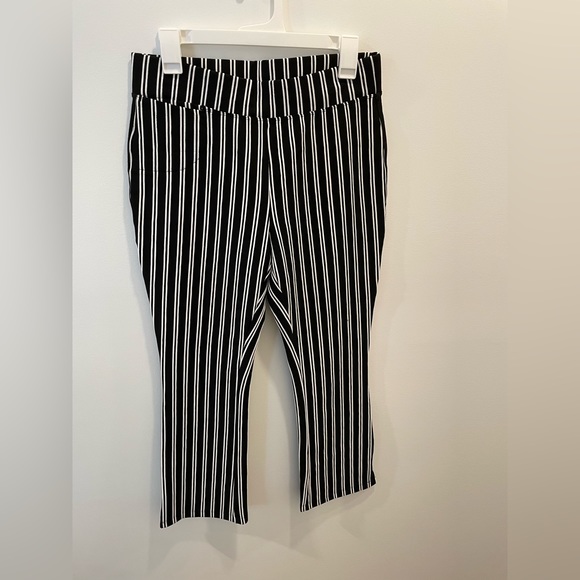 cropped pant with flare leg - Picture 7 of 7